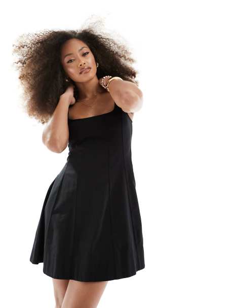 ASOS DESIGN – Kurzes Tennis-Sommerkleid in Schwarz mit Ziernaht - view 1
