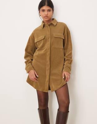 ASOS DESIGN - Kurzes Utility-Hemdkleid aus Cord in Khaki-Grün