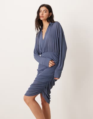 ASOS DESIGN - Kurzes Wickelkleid in Jeansblau mit Kragen und gerafftem Design-Keine Farbe