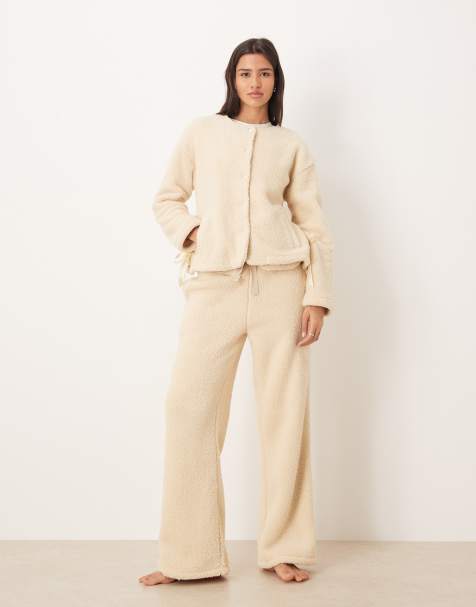 ASOS DESIGN – Kuschelige Loungewear aus Fleece in Hellbeige - view 1
