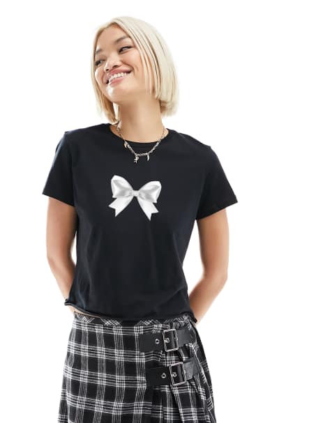 ASOS DESIGN – Kusy czarny T-shirt z nadrukiem z kokardką - view 1