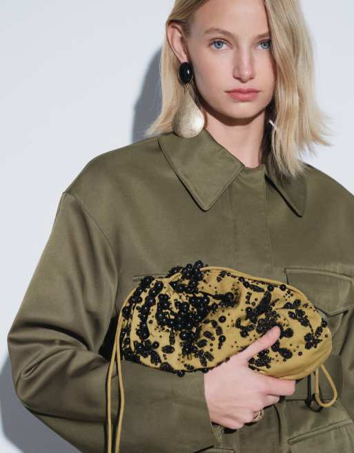 ASOS DESIGN kuvertväska med utsmyckning i senapsgult, 2 av 5
