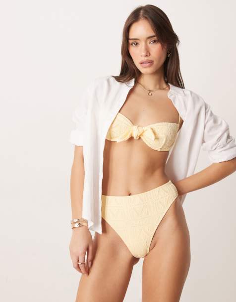 ASOS DESIGN – Kyle Azores – Bikinihose in Buttermilchgelb mit Lochstickerei sowie hohem Beinausschnitt und Bund - view 1