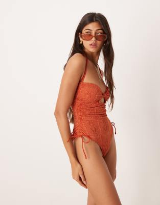 ASOS DESIGN - Kyle - Badeanzug in Rost mit Lochstickerei und Zierausschnitt-Orange