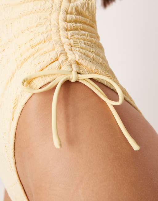 ASOS DESIGN - Kyle - Costume da bagno in pizzo color latticello con cut-out, 3 di 4