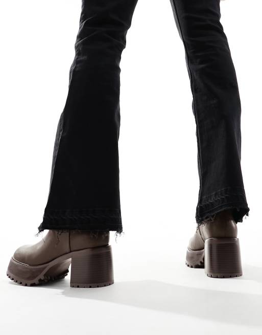ASOS DESIGN - Laarzen met dikke plateauzool en hak van imitatieleer in bruin, 3 van 4