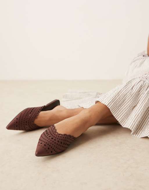 ASOS DESIGN – Labyrinth – Spitze flache Mules in Burgunderrot mit Zierausschnitten, 3 von 4