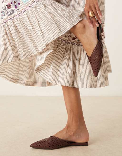 ASOS DESIGN – Labyrinth – Spitze flache Mules in Burgunderrot mit Zierausschnitten, 4 von 4