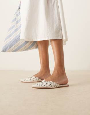 ASOS DESIGN - Labyrinth - Spitze flache Mules in Weiß mit Durchbruchmuster