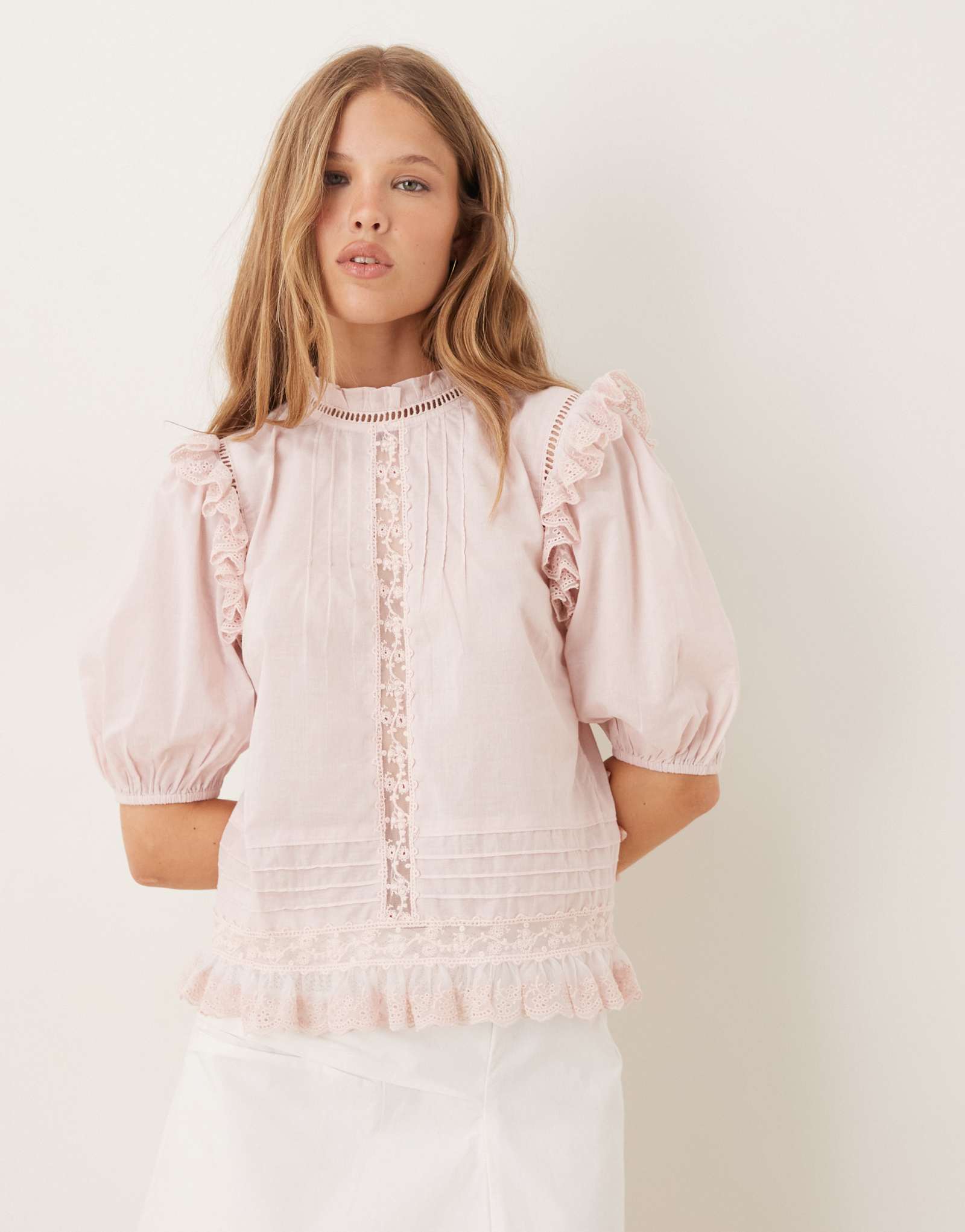 Розовый топ с короткими рукавами и кружевной вставкой с рюшами от ASOS DESIGN