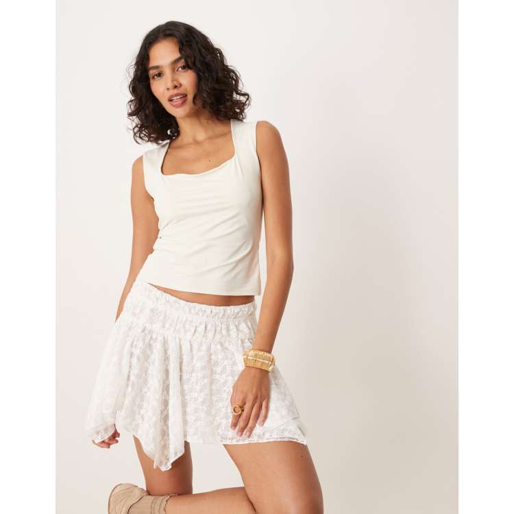 208105614-1-white?$n_750w$&wid