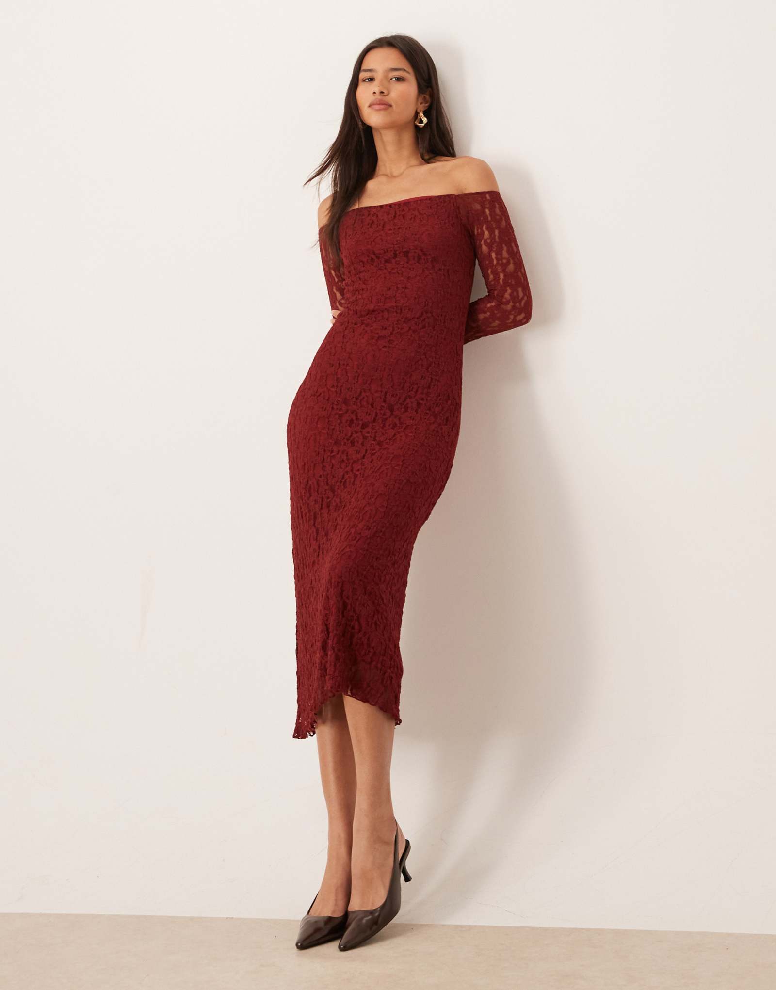 Дизайнерское кружевное макси-платье bardot от ASOS бордового цвета