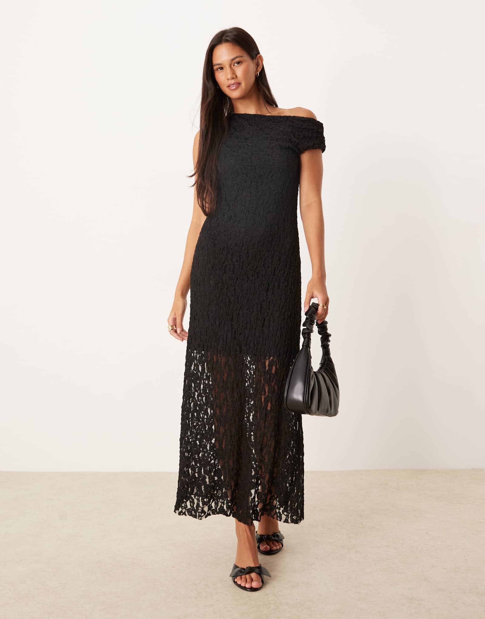 Дизайнерское кружевное платье миди со спадающими плечами от ASOS черного цвета