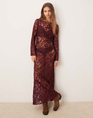 lace maxi dress with angel sleeves in burgundy-Red