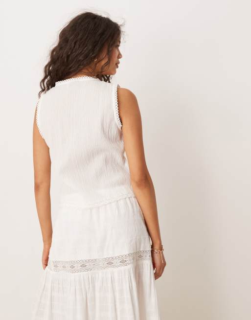 ASOS DESIGN lace trim waistcoat in white, 3 of 4
