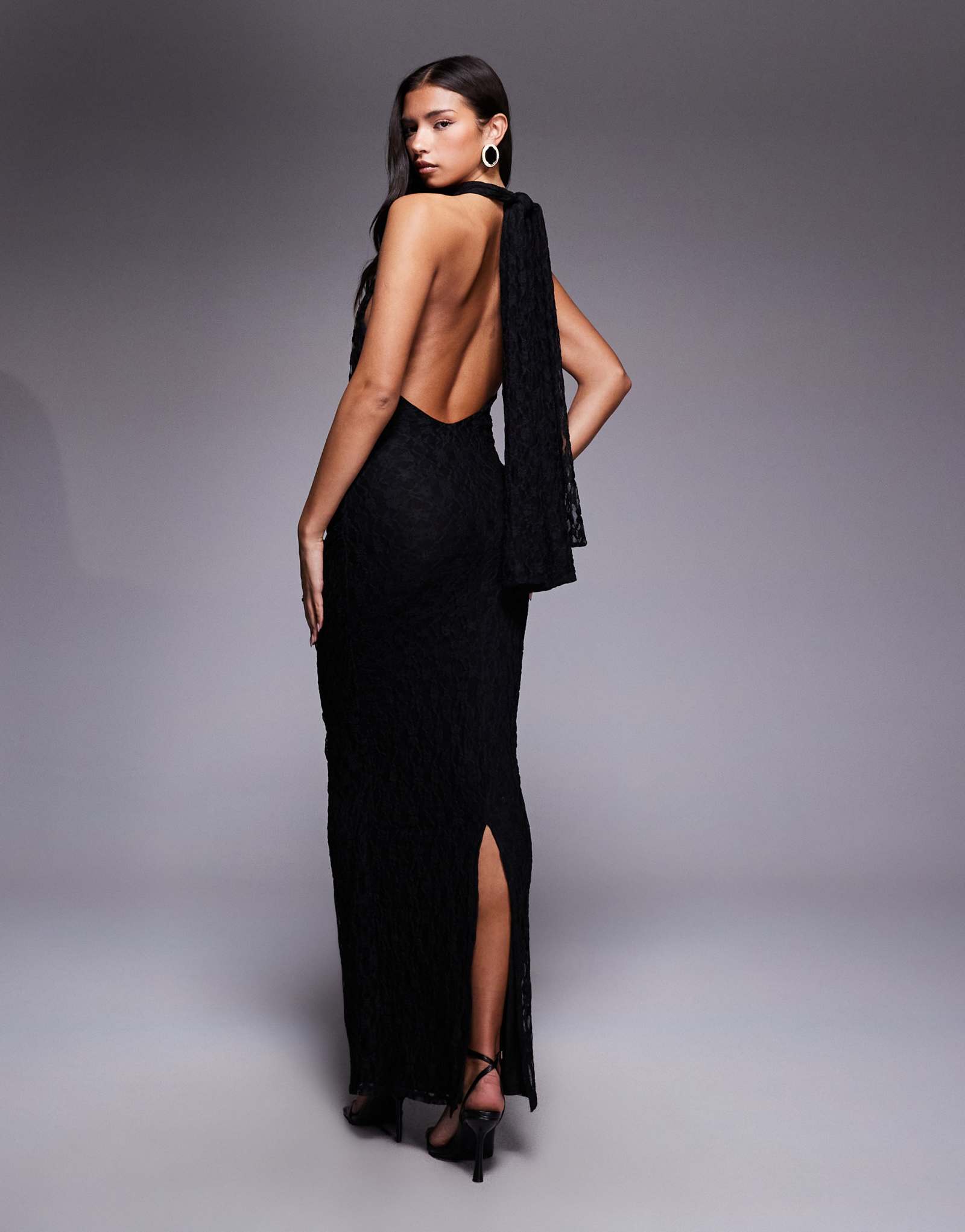 ДИЗАЙНЕРСКОЕ макси-платье ASOS с кружевным вырезом на груди и круглым вырезом горловины черного цвета