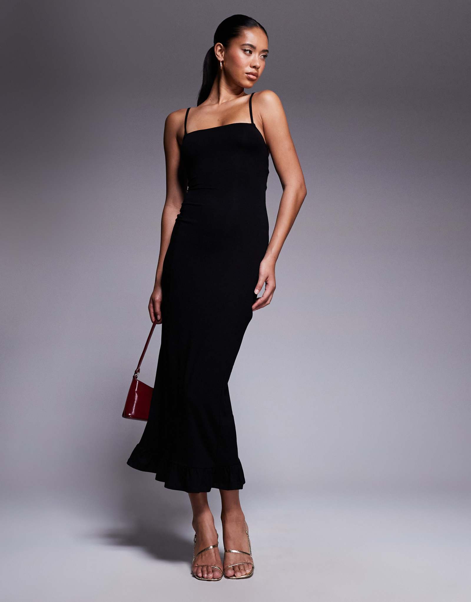 ДИЗАЙНЕРСКОЕ макси-платье на бретельках со шнуровкой сзади и рюшами по низу черного цвета от ASOS DESIGN