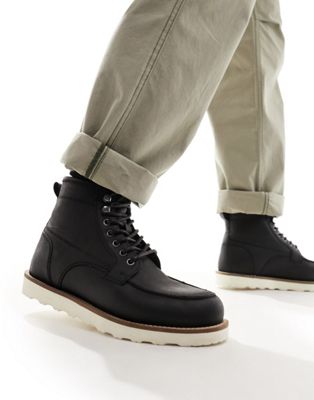  lace up boot  leather with contrast sole