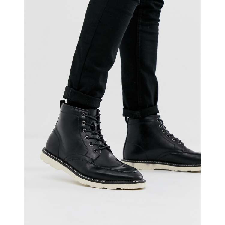 White boots best sale with black laces