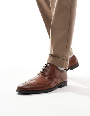 lace up brogue shoes in tan-Brown