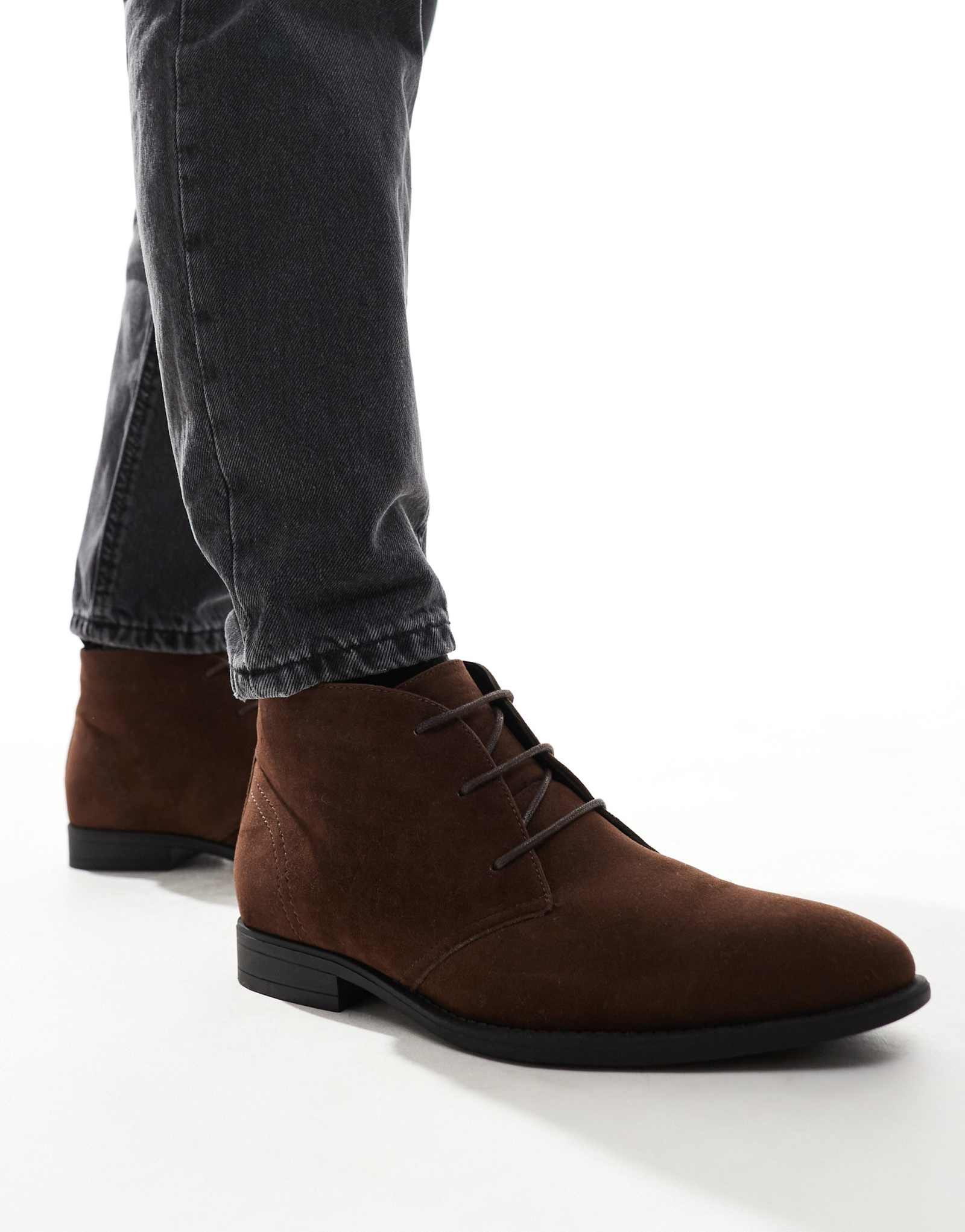 Коричневые ботинки chukka на шнуровке от ASOS DESIGN