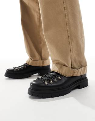  lace up hiker shoes 