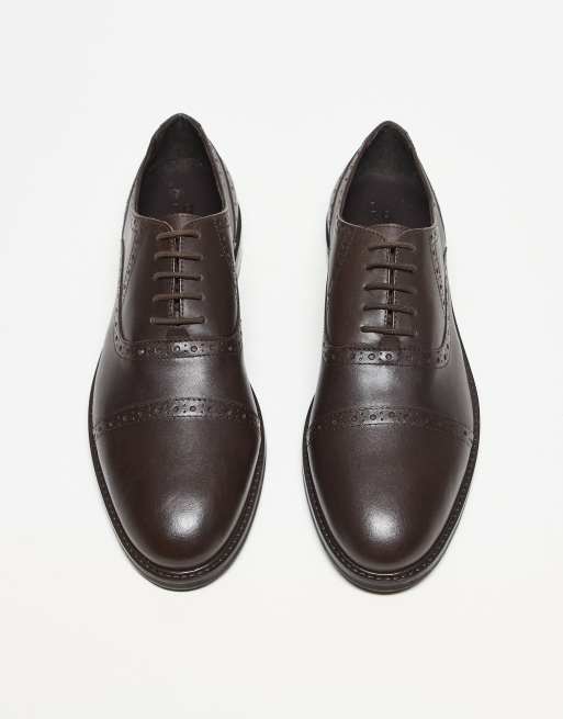 ASOS DESIGN lace up oxford shoes in brown leather with brogue detailing, 2 of 4