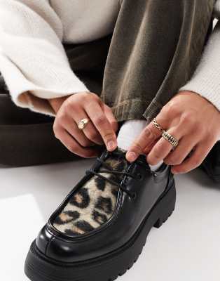 lace-up shoes in black with faux fur print penny