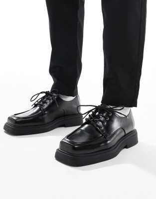 lace-up shoes in black with square toe