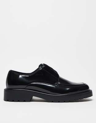 lace up shoes in black