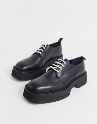 square toe lace ups