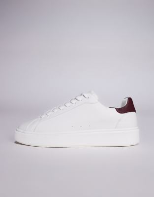  lace up trainers  with burgundy notch