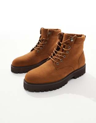  lace up workboots in tan