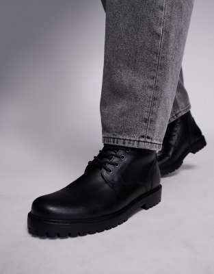   lace up worker boots  leather with shearling lining
