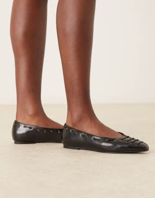 ASOS DESIGN - Lachlan - Ballerinas in Schwarz mit Ösendetail und kantiger Zehenpartie-Brown