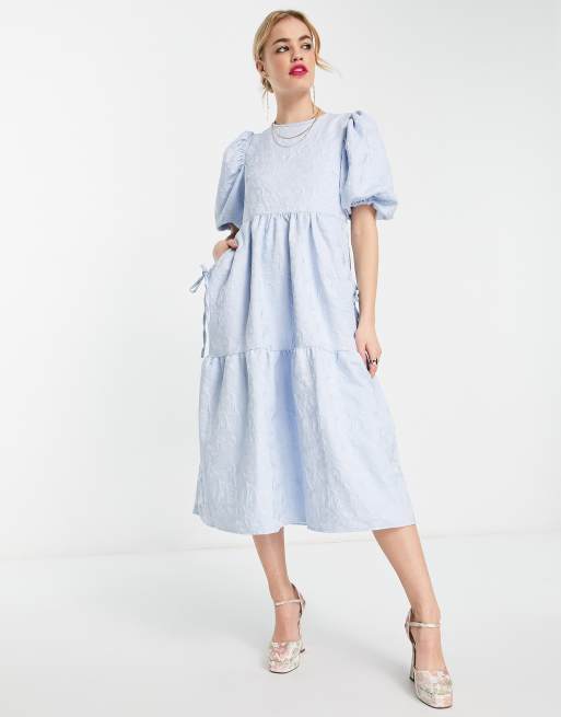 ASOS DESIGN - Lagdelt midikjole med funktionslommer i pastelblåt jacquard-stof 