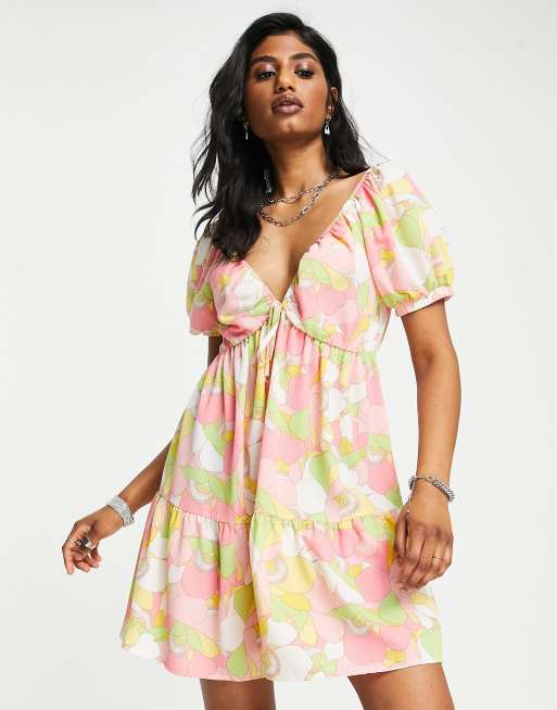 ASOS DESIGN - Lagdelt minikjole med elastik i halsen og stort blomsterprint, 3 af 4