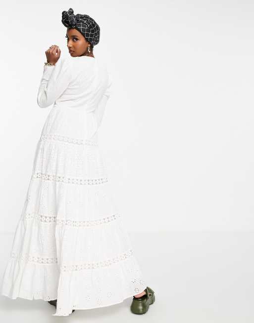 ASOS DESIGN - Lagdelt og rynket maxikjole i hvid med broderier og blondeindsatser, 3 af 4