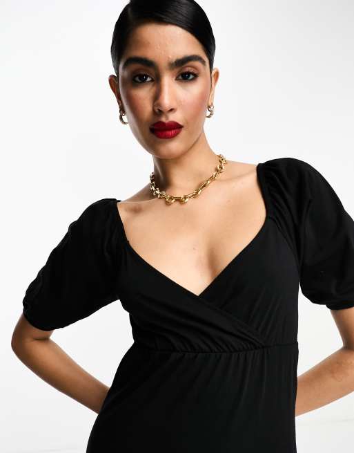  ASOS DESIGN - Lagdelt slå-om-midikjole med korte ærmer i sort, 3 af 4