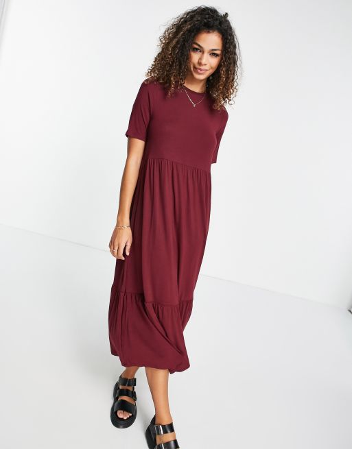 ASOS DESIGN - Lagdelt t-shirt-midikjole i smock-stil i okseblodsfarve