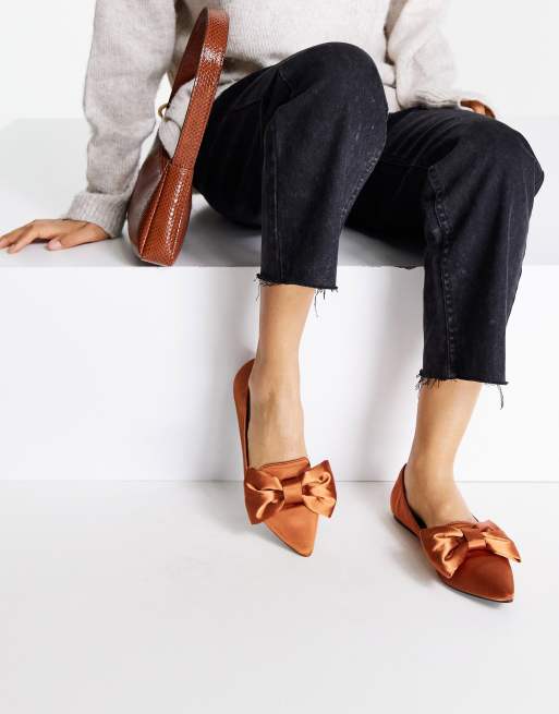 ASOS DESIGN - Lake - Ballerine a punta con fiocco in raso color ruggine