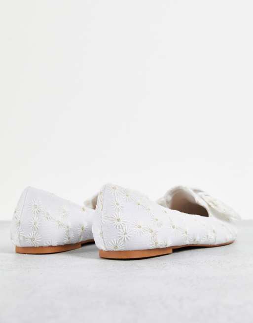 ASOS DESIGN - Lake - Ballerines plates à bout pointu avec nœud et pâquerettes blanches, 4 de 4