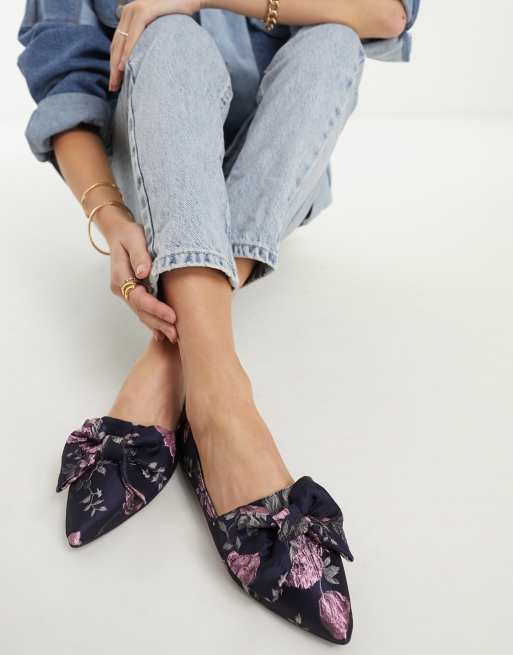 ASOS DESIGN – Lake – Płaskie balerinki z noskami w szpic i kokardkami w żakardowy wzór