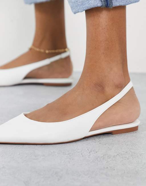 ASOS DESIGN – Lala – Spitze, flache Schuhe mit Fersenriemen in Weiß, 2 von 4