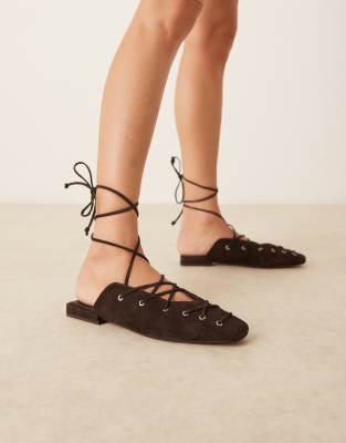 ASOS DESIGN - Laney - Hochwertige Wildleder-Mules in Braun mit Ghillie-Schnürung