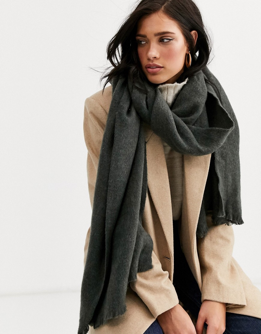ASOS DESIGN – Lång grå scarf i supermjukt, vävt material med råskuren kant