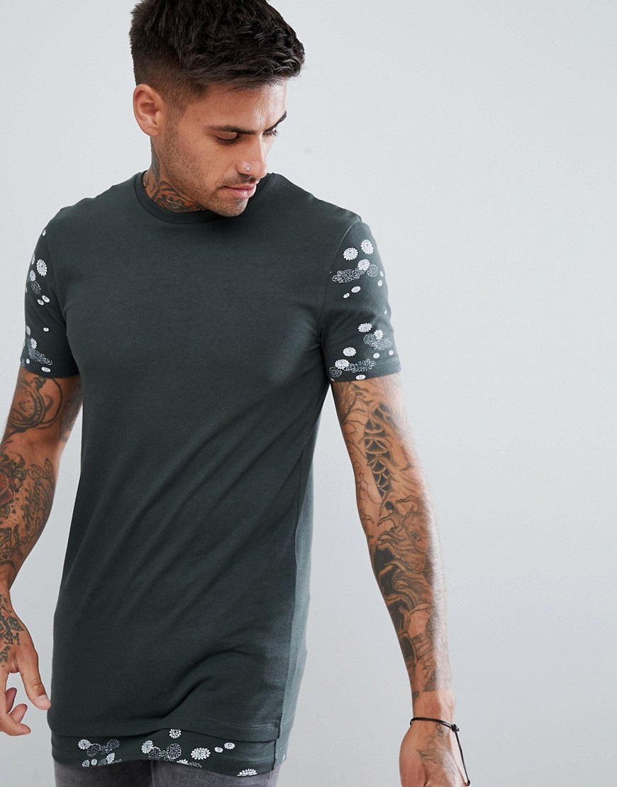 ASOS DESIGN - Lang muscle-fit T-shirt met bloemenprint op de mouwen en verlengde zoom-Groen