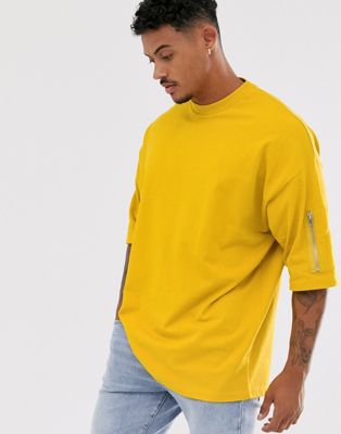 ASOS DESIGN - Lang oversized T-shirt met MA1-zak in geel