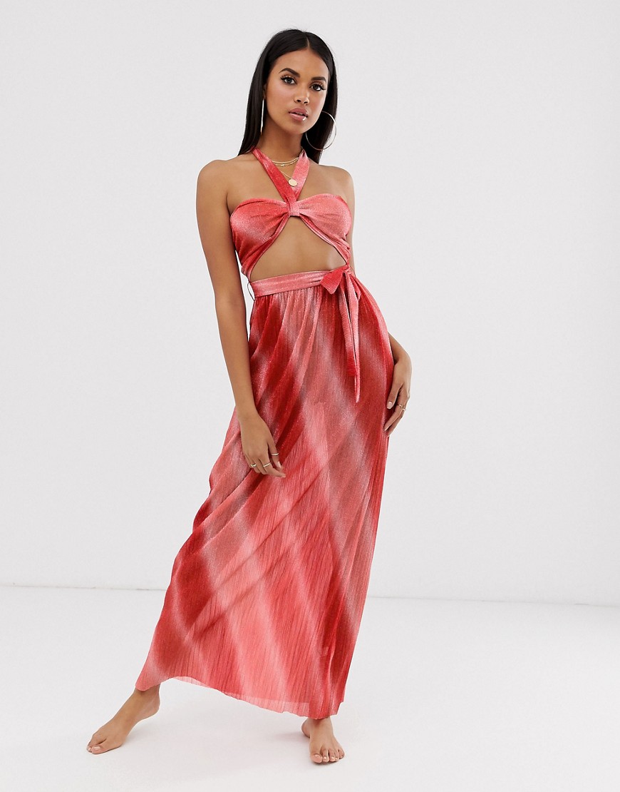 ASOS DESIGN – Lång plisserad strandklänning med halterneck, utskurna detaljer i midjan och metallic ombré-effekt-Röd