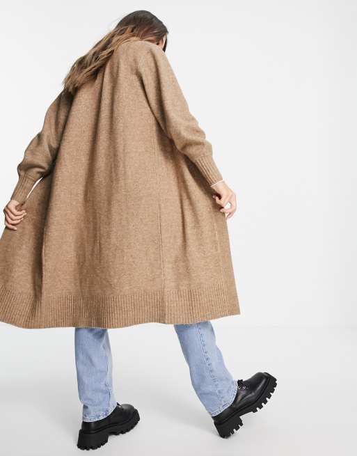 ASOS DESIGN - Lang pluizig vest met volumineuze mouwen in camel, 4 van 4